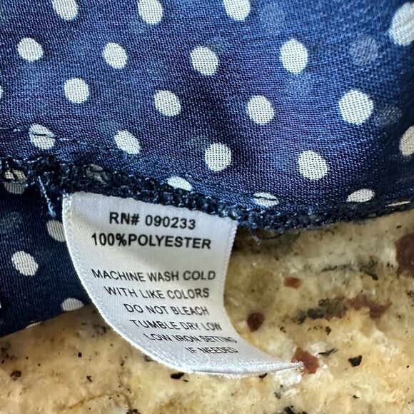 EUC - KIRRA Women’s Navy/White Polka Dot V Neck Cuff Sleeve Blouse - Size XS - Picture 5 of 6